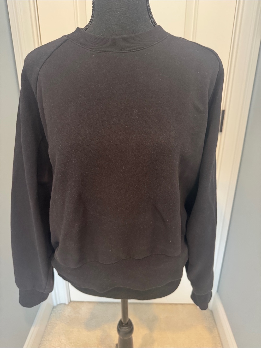 Athleta Classic women’s  Black Crewneck Sweatshirt large